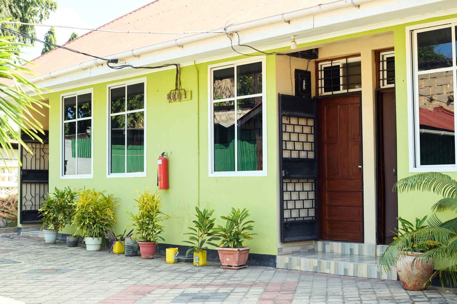 L & J Backpackers Kinondoni